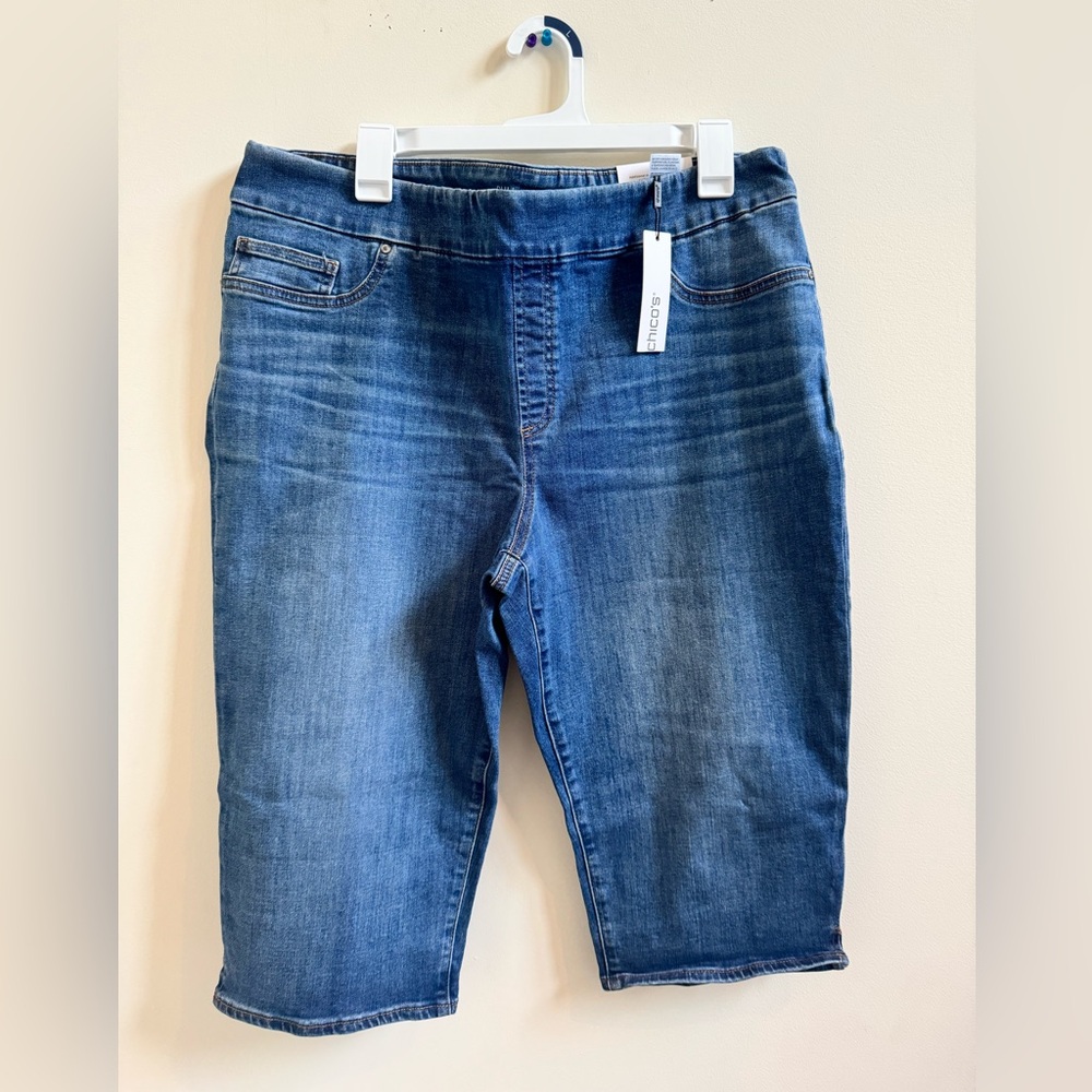 Chico's Blue Capri Jeans with Stretch and Gradient Wash